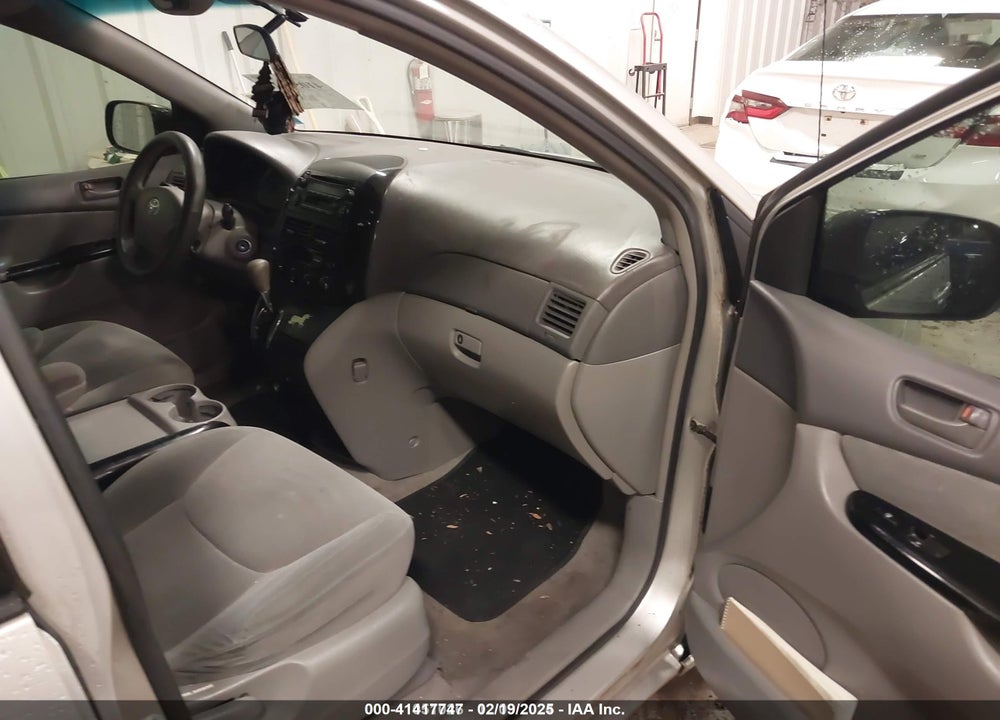 2004 TOYOTA SIENNA LE VIN: 5TDBA23C34S007356
