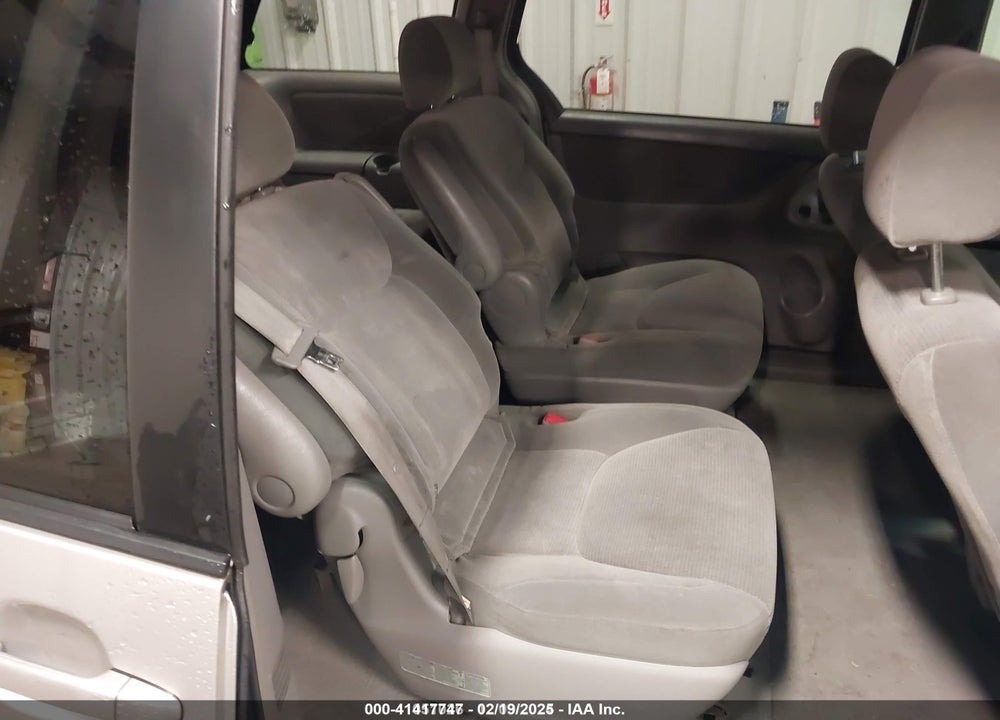 2004 TOYOTA SIENNA LE VIN: 5TDBA23C34S007356