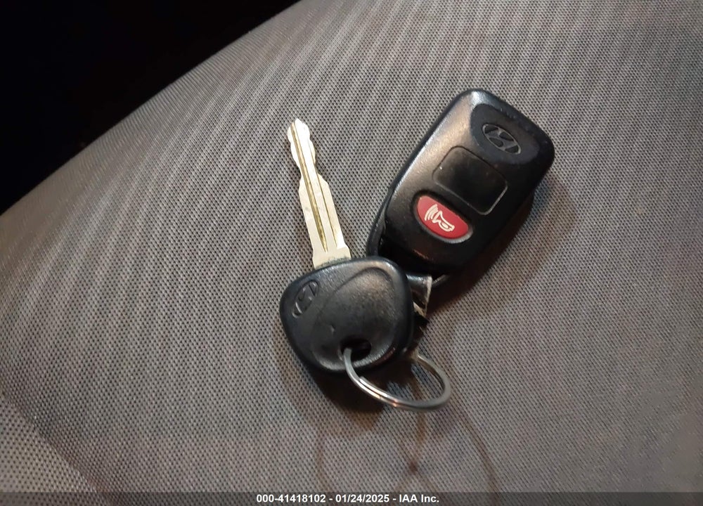 2013 HYUNDAI ELANTRA VIN: KMHDH4AE7DU490958