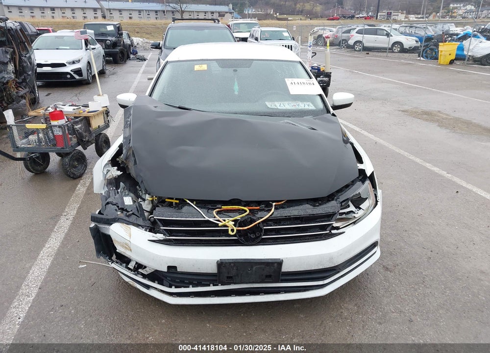 2018 VOLKSWAGEN JETTA VIN: 3VW2B7AJXJM210961