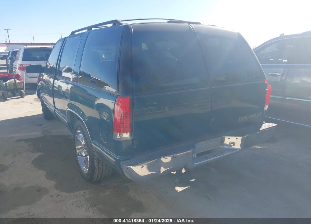 1998 CHEVROLET TAHOE LS VIN: 1GNEC13R6WJ337859