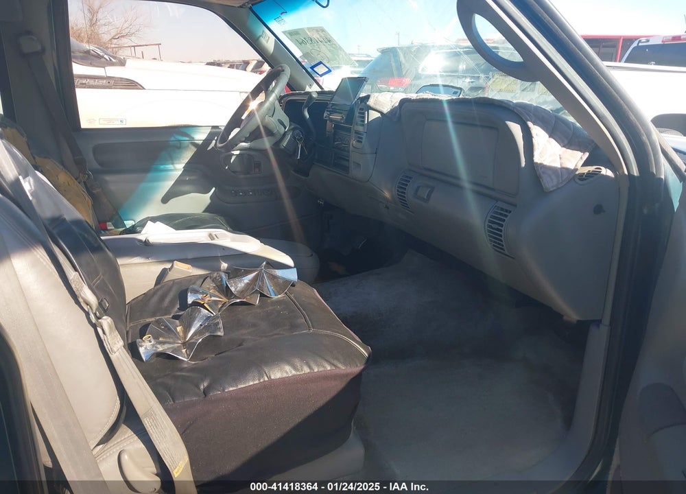 1998 CHEVROLET TAHOE LS VIN: 1GNEC13R6WJ337859
