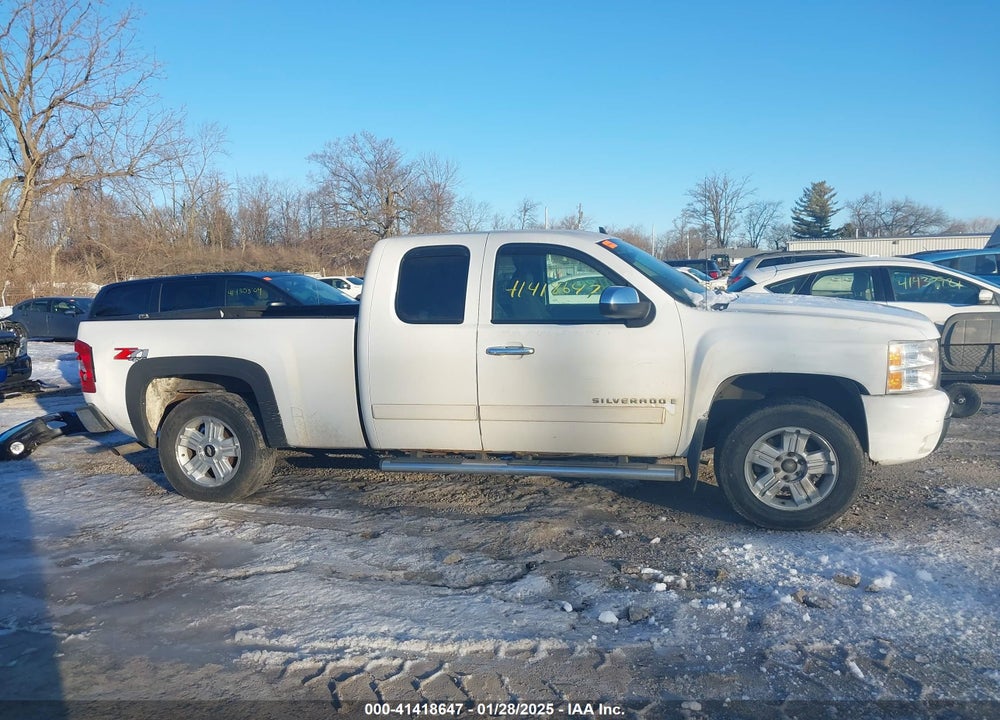2007 CHEVROLET SILVERADO 1500 LT1 VIN: 2GCEK190X71702088