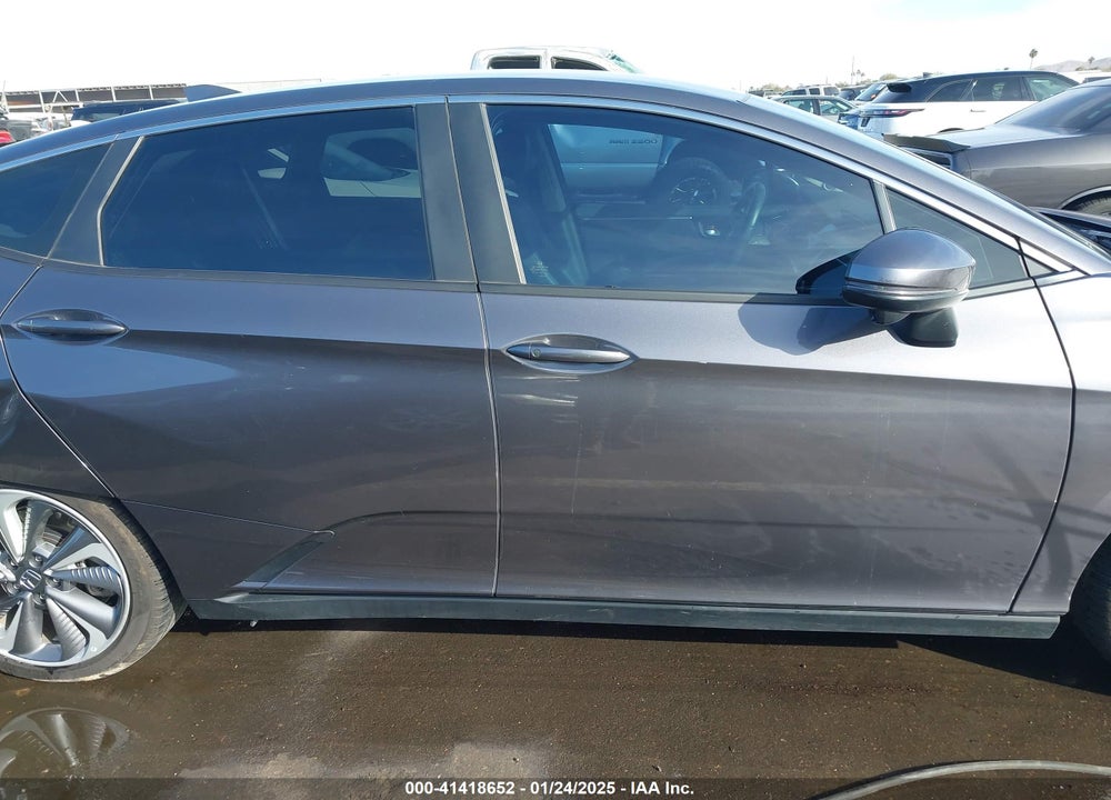 2020 HONDA CLARITY PLUG-IN HYBRID VIN: JHMZC5F33LC000136