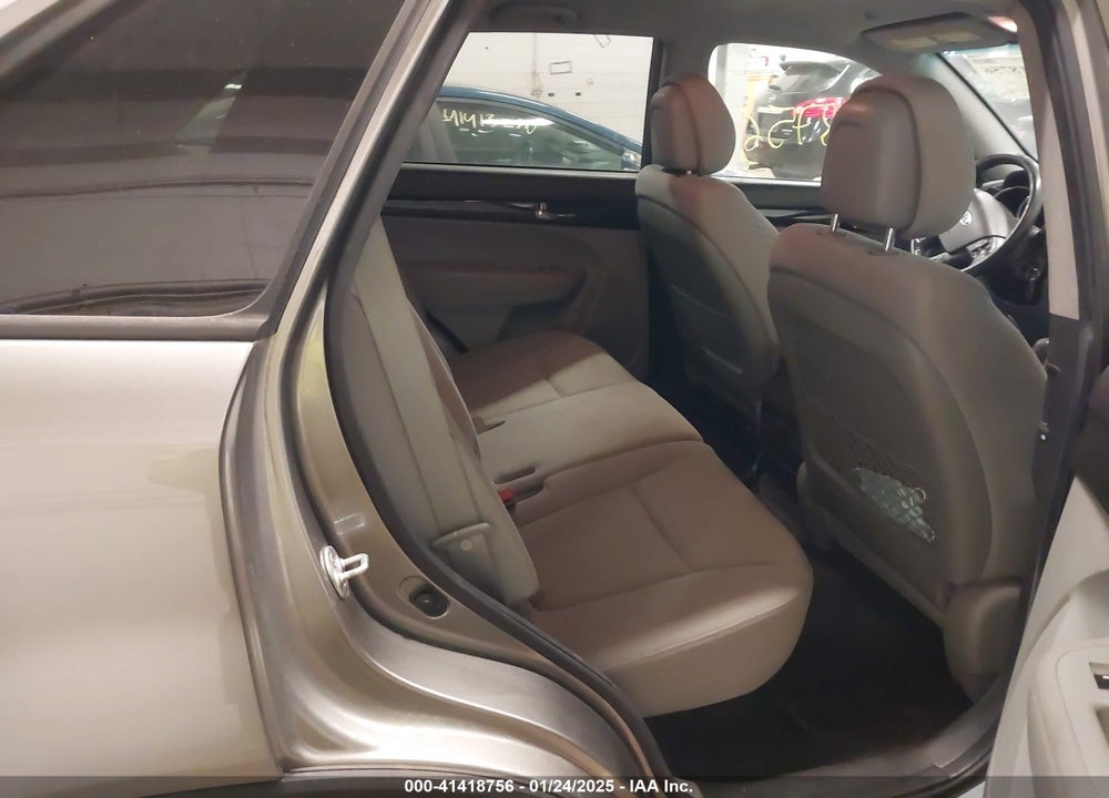2011 KIA SORENTO LX VIN: 5XYKT3A17BG115586