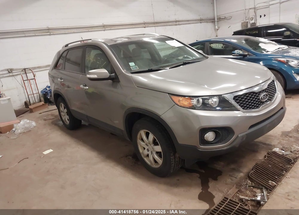 2011 KIA SORENTO LX VIN: 5XYKT3A17BG115586