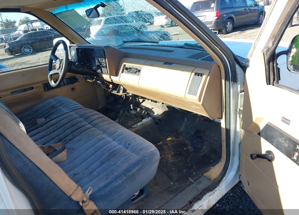 1988 CHEVROLET GMT-400 C2500 VIN: 1GCFC24K1JE101478