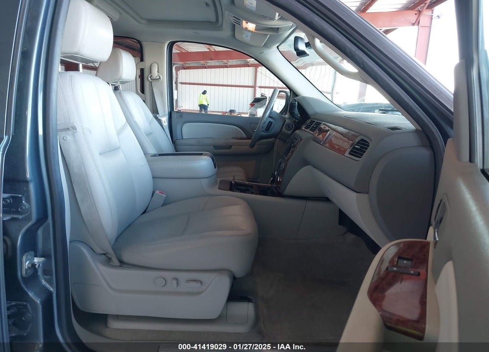 2008 CHEVROLET TAHOE LTZ VIN: 1GNFK13068J132229