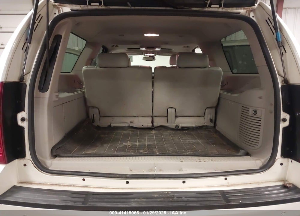 2008 CHEVROLET SUBURBAN 1500 LTZ VIN: 1GNFC16J48R178712
