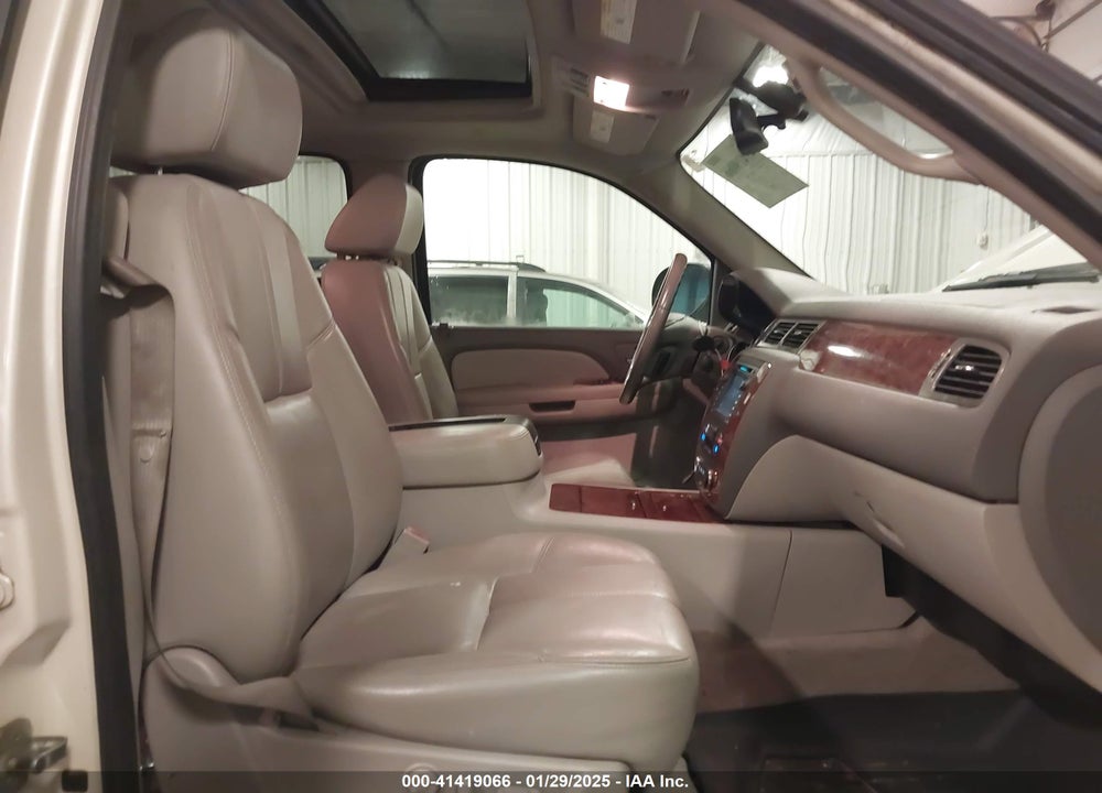 2008 CHEVROLET SUBURBAN 1500 LTZ VIN: 1GNFC16J48R178712