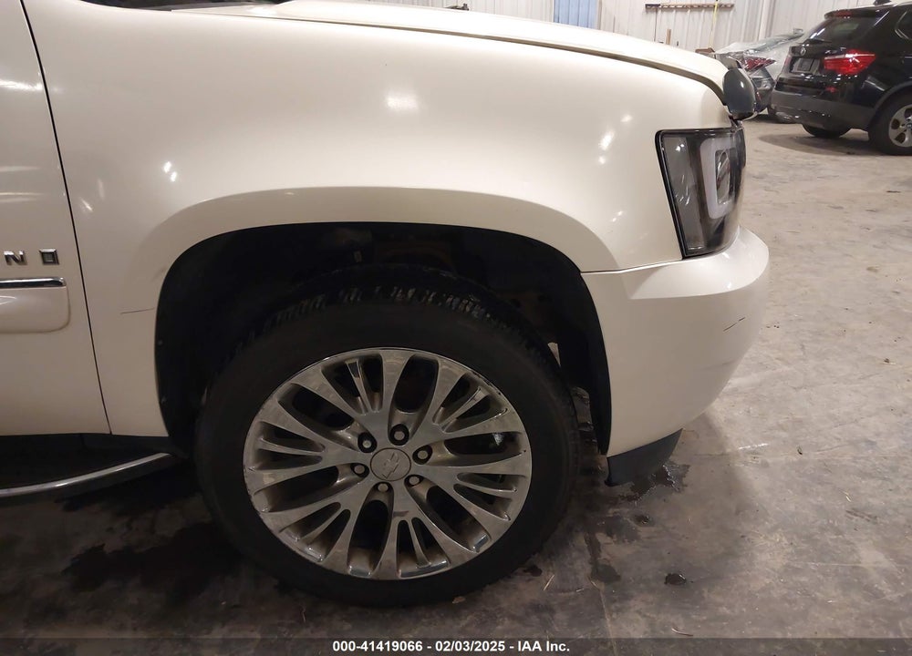 2008 CHEVROLET SUBURBAN 1500 LTZ VIN: 1GNFC16J48R178712