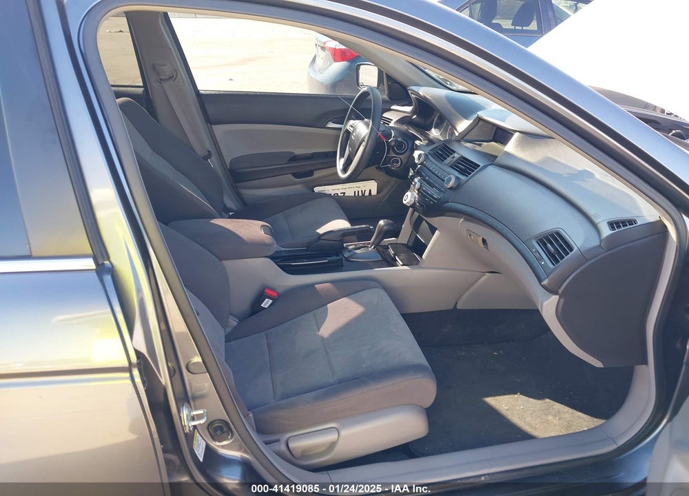 2008 HONDA ACCORD 2.4 LX VIN: JHMCP26338C024338