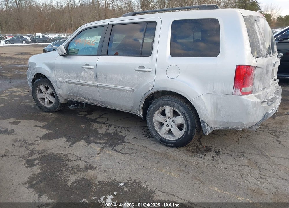 2011 HONDA PILOT EX-L VIN: 5FNYF4H58BB031655