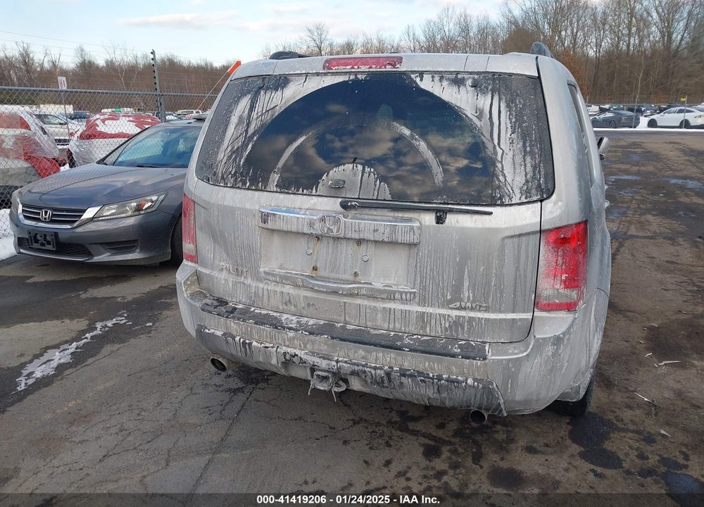 2011 HONDA PILOT EX-L VIN: 5FNYF4H58BB031655