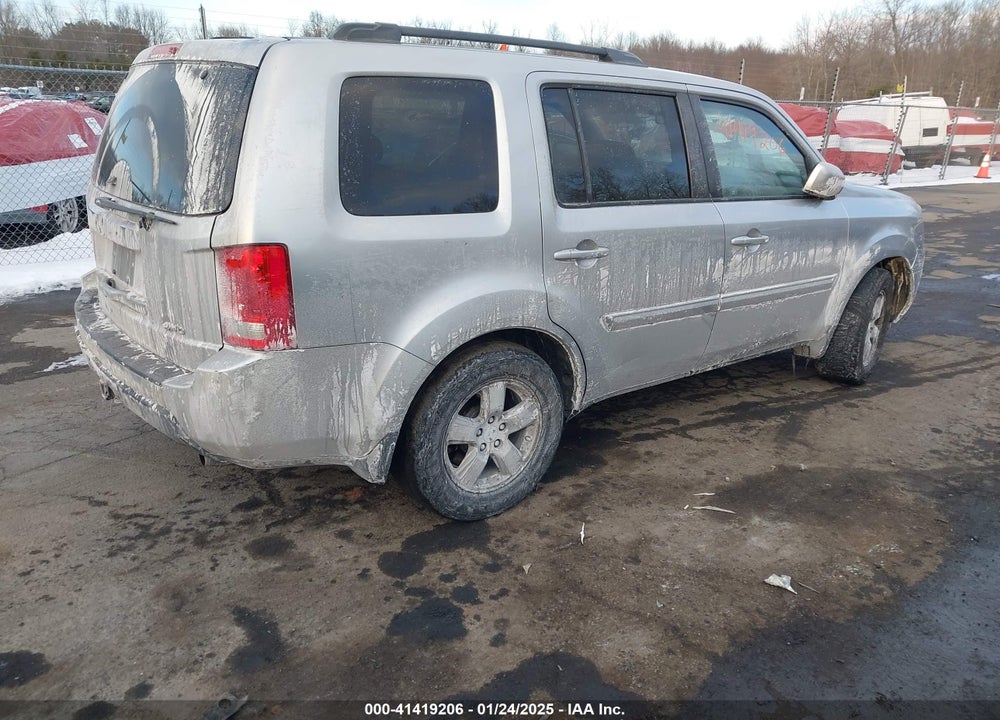 2011 HONDA PILOT EX-L VIN: 5FNYF4H58BB031655