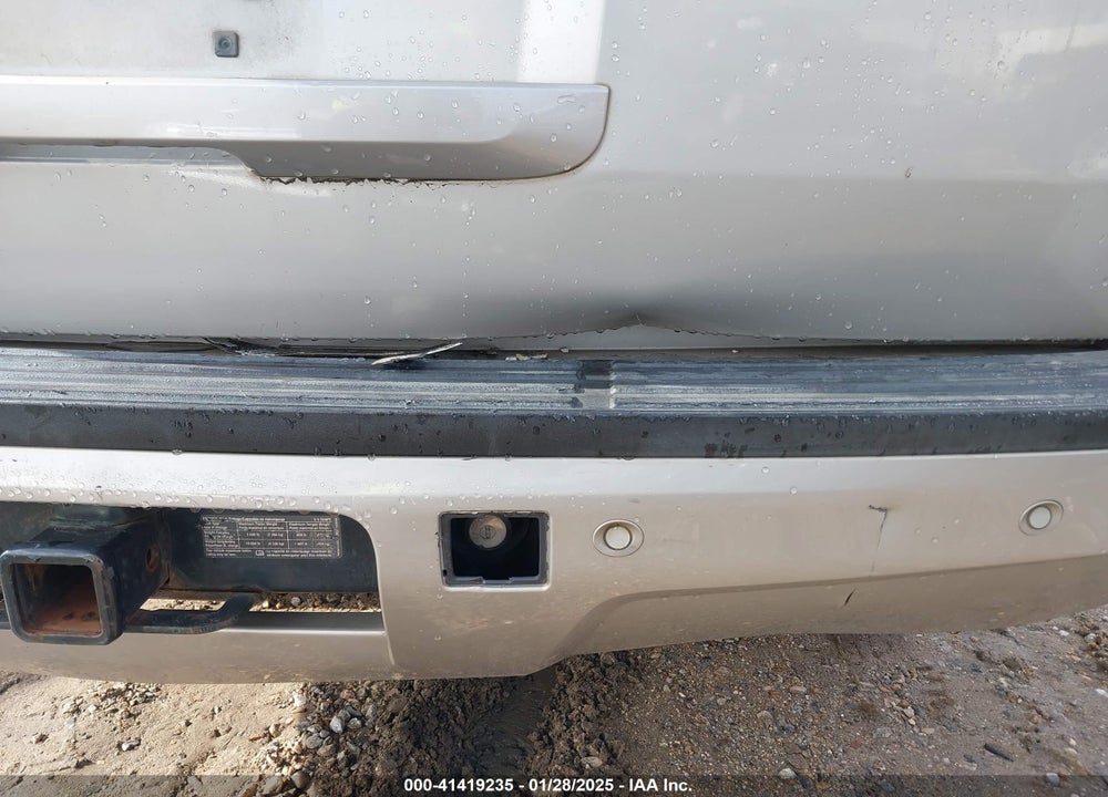2009 CHEVROLET SUBURBAN 1500 VIN: 1GNFC26J09R237648