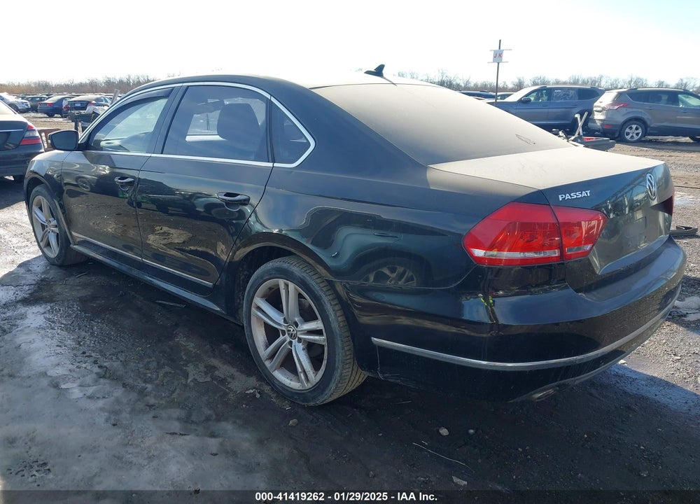 2013 VOLKSWAGEN PASSAT VIN: 1VWCN7A30DC025949