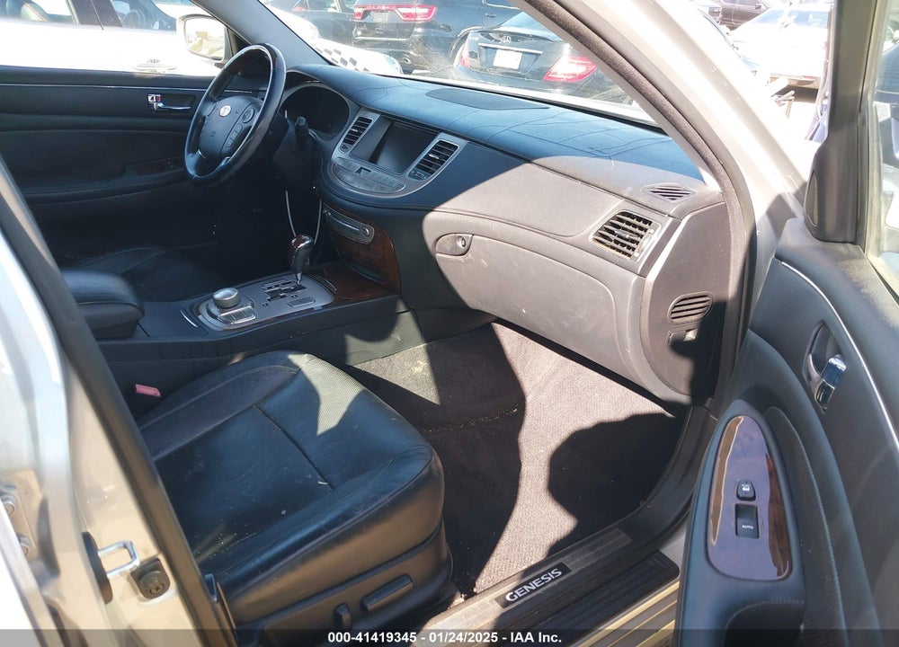 2009 HYUNDAI GENESIS VIN: KMHGC46F89U041552