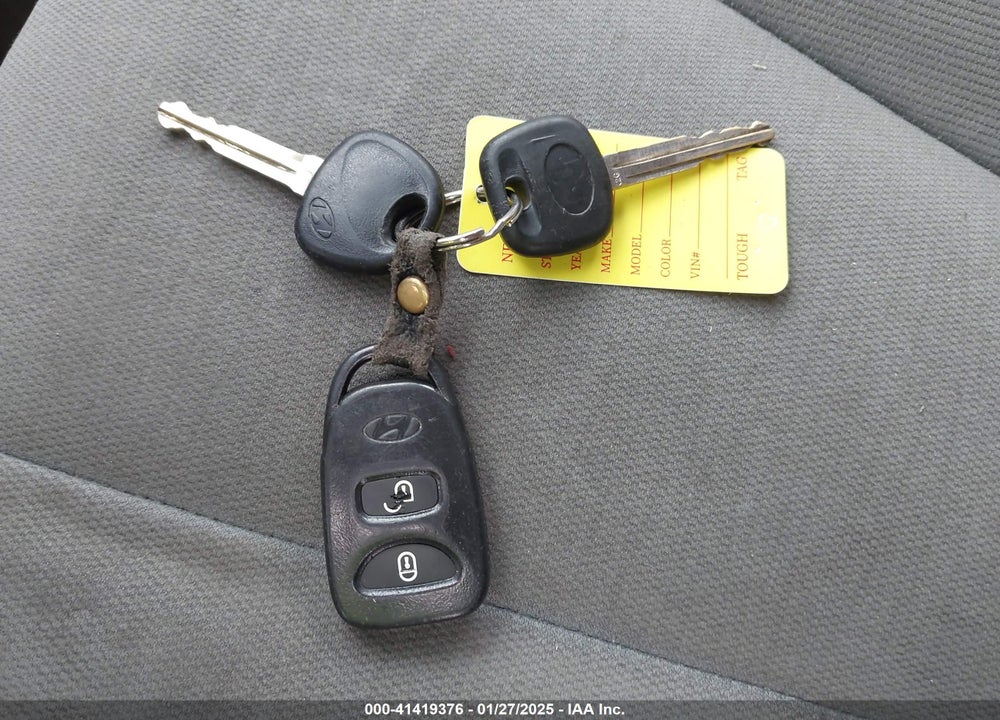 2011 HYUNDAI SANTA FE GLS VIN: 5XYZG3AB1BG037656