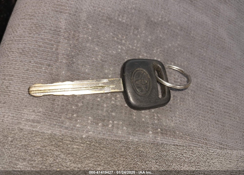 2003 TOYOTA COROLLA CE VIN: 1NXBR32EX3Z142714