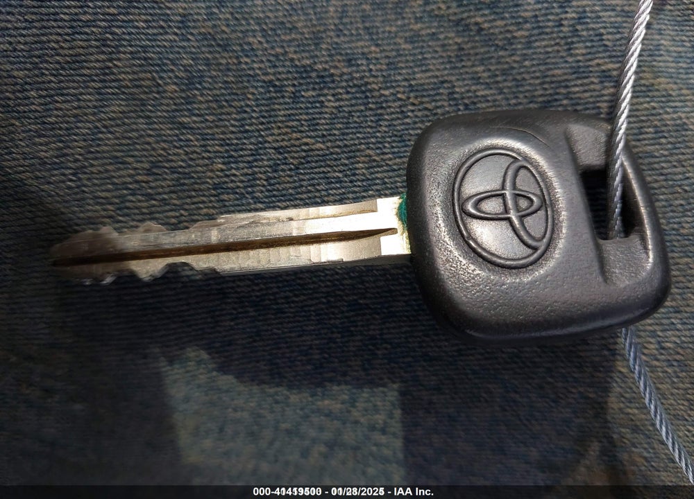 2015 TOYOTA TACOMA VIN: 5TFTX4CN5FX061111