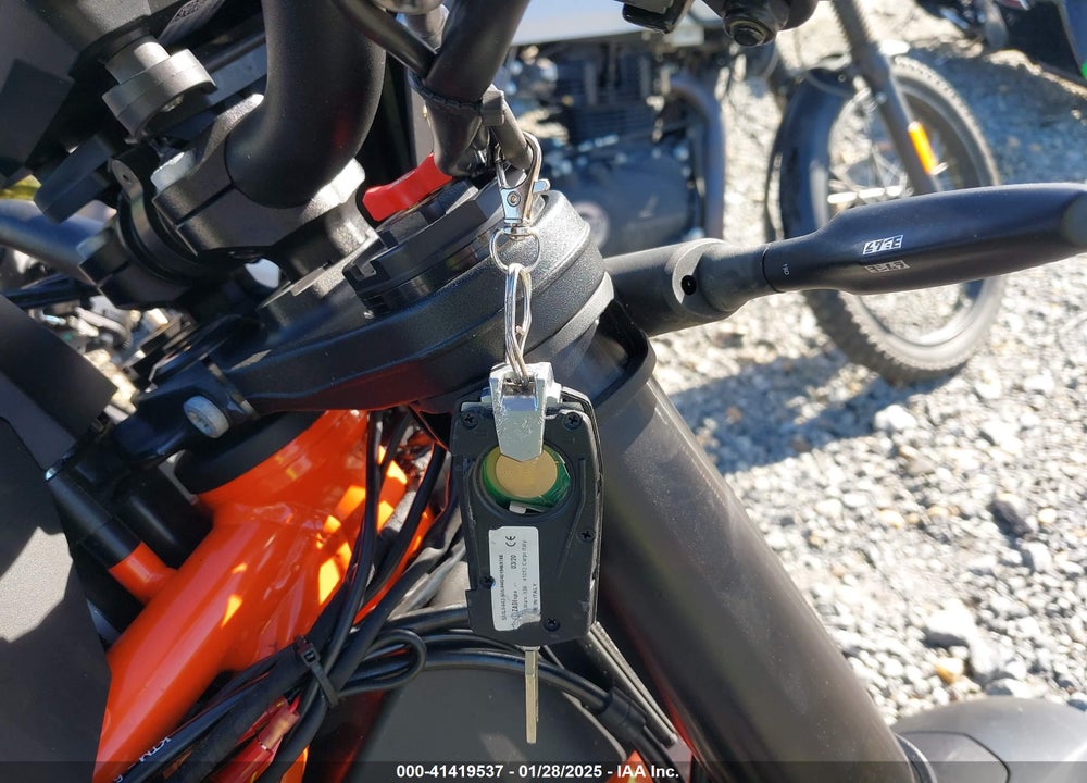 2020 KTM 1290 SUPER DUKE R VIN: VBKV39403LM924939