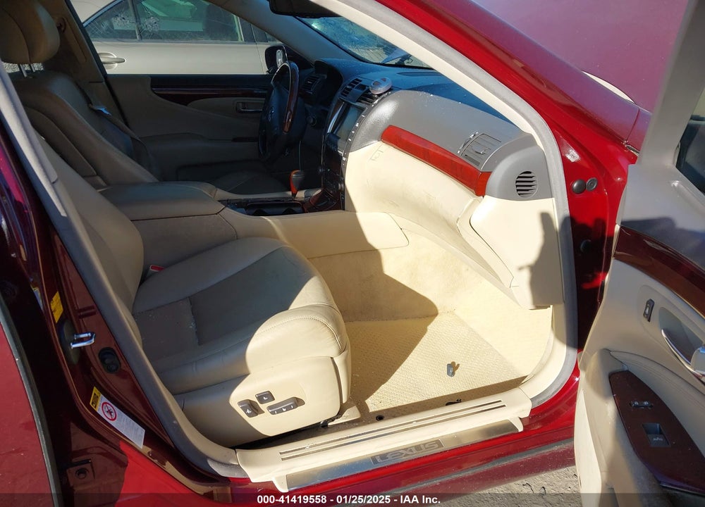 2008 LEXUS LS 460 VIN: JTHBL46F585067029