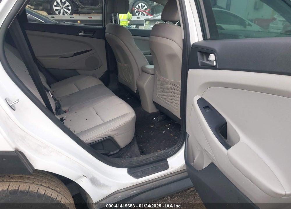 2018 HYUNDAI TUCSON SE VIN: KM8J23A41JU814259
