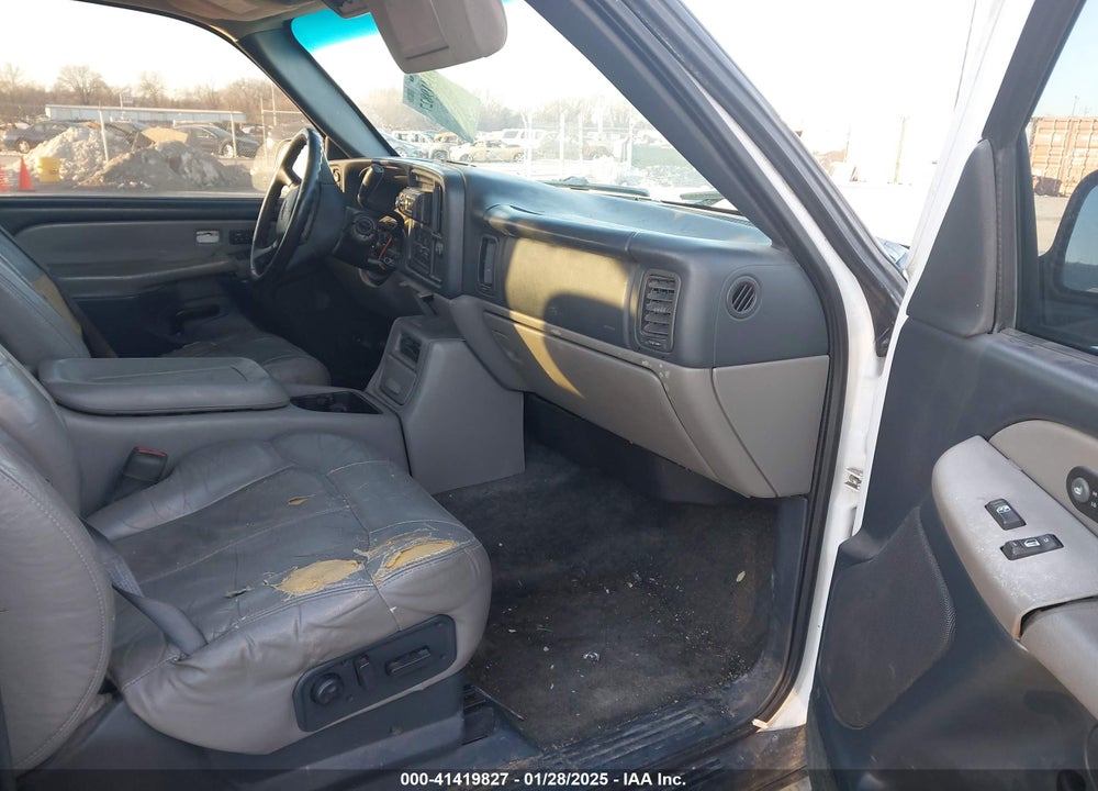 2001 CHEVROLET TAHOE VIN: 1GNEK13T01R175168