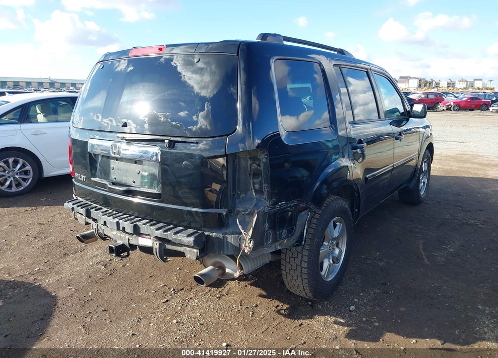 2011 HONDA PILOT EX VIN: 5FNYF3H48BB011519