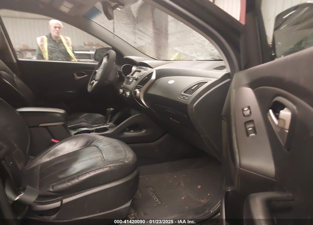 2013 HYUNDAI TUCSON LIMITED VIN: KM8JU3AC8DU683496