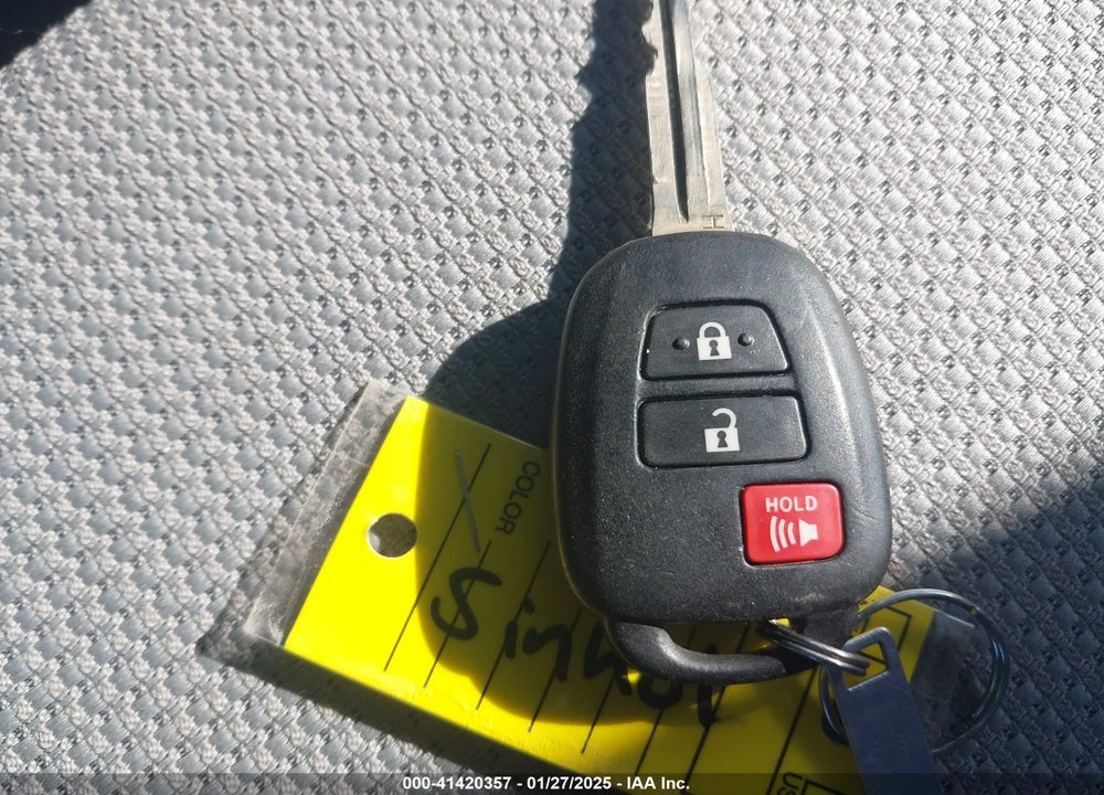 2017 TOYOTA RAV4 XLE VIN: JTMRFREV9HJ127673