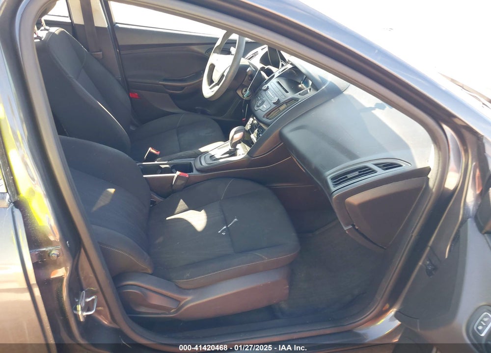 2017 FORD FOCUS VIN: 1FADP3E27HL202357
