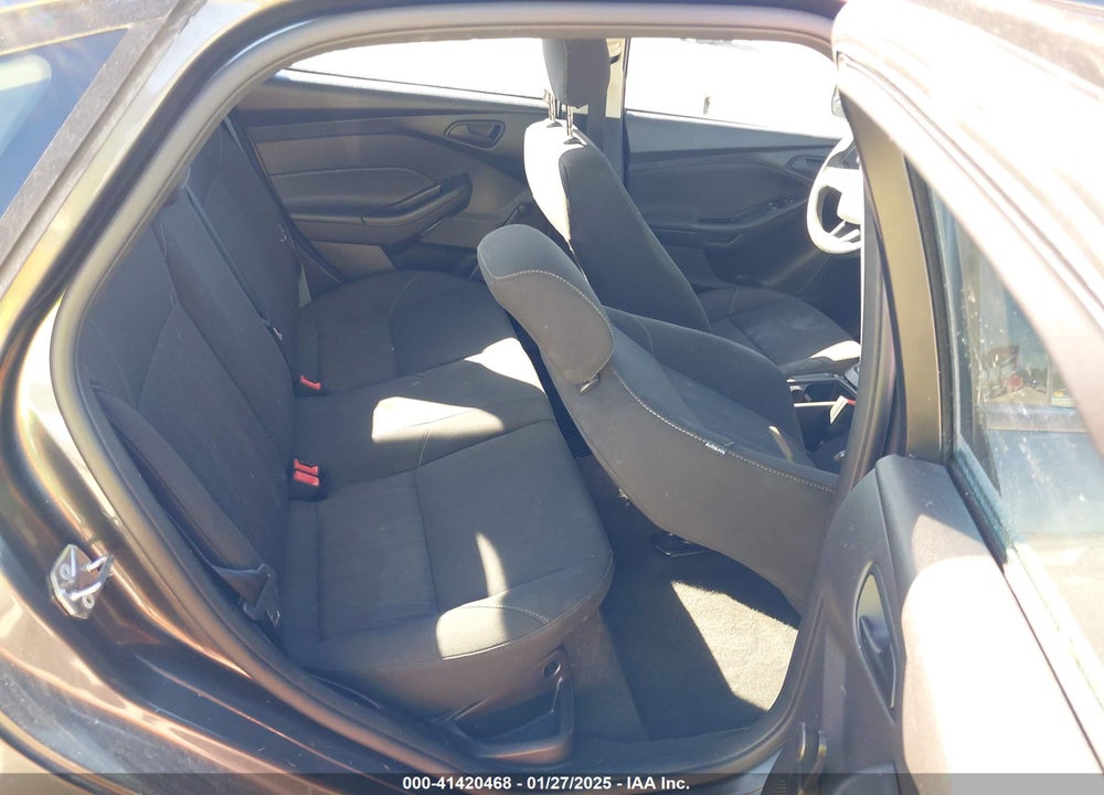 2017 FORD FOCUS VIN: 1FADP3E27HL202357