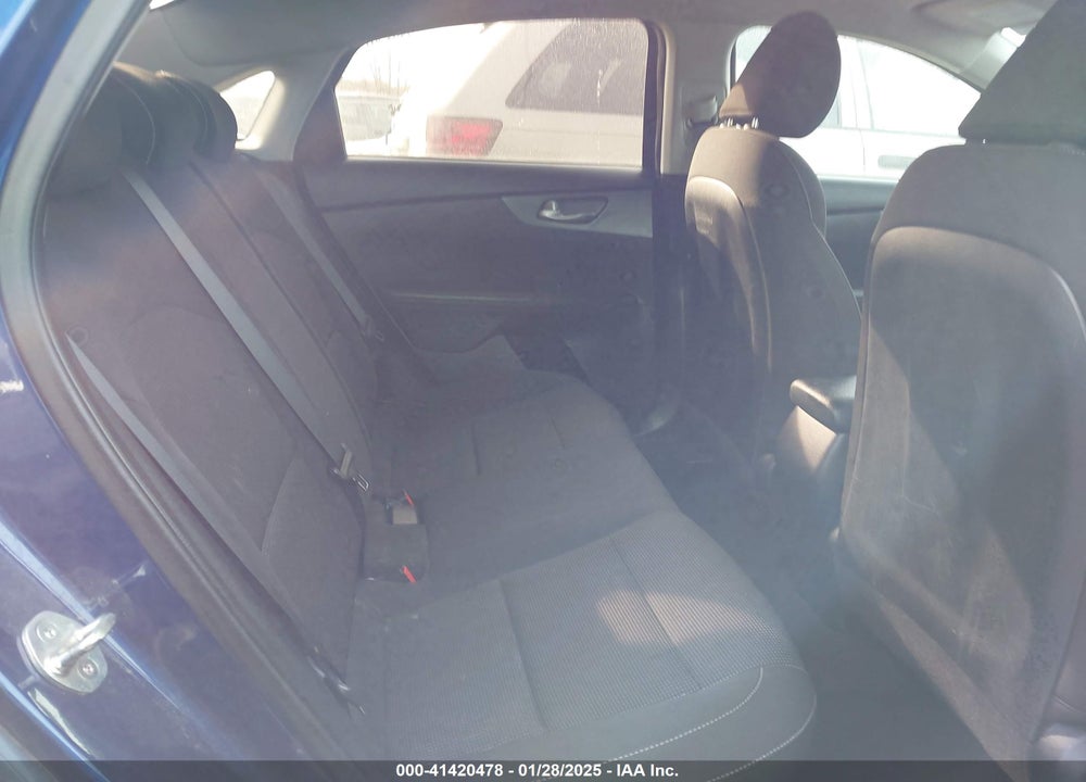2019 KIA FORTE LXS VIN: 3KPF24AD1KE134586