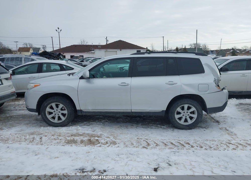 2013 TOYOTA HIGHLANDER BASE PLUS V6 VIN: 5TDBK3EH0DS255530