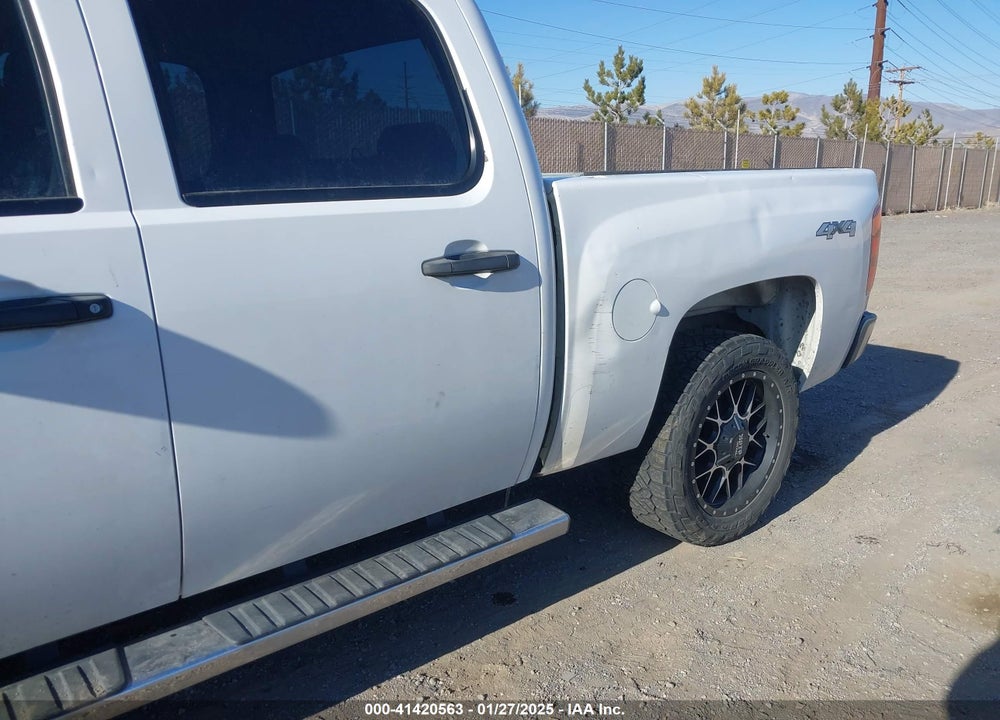 2011 CHEVROLET SILVERADO 1500 VIN: 3GCPKPE37BG406098