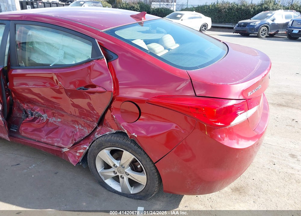 2013 HYUNDAI ELANTRA VIN: 5NPDH4AE6DH281421