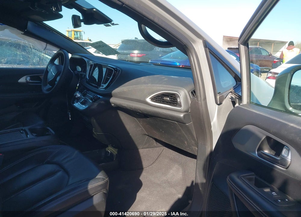2022 CHRYSLER PACIFICA HYBRID TOURING L VIN: 2C4RC1L79NR213703