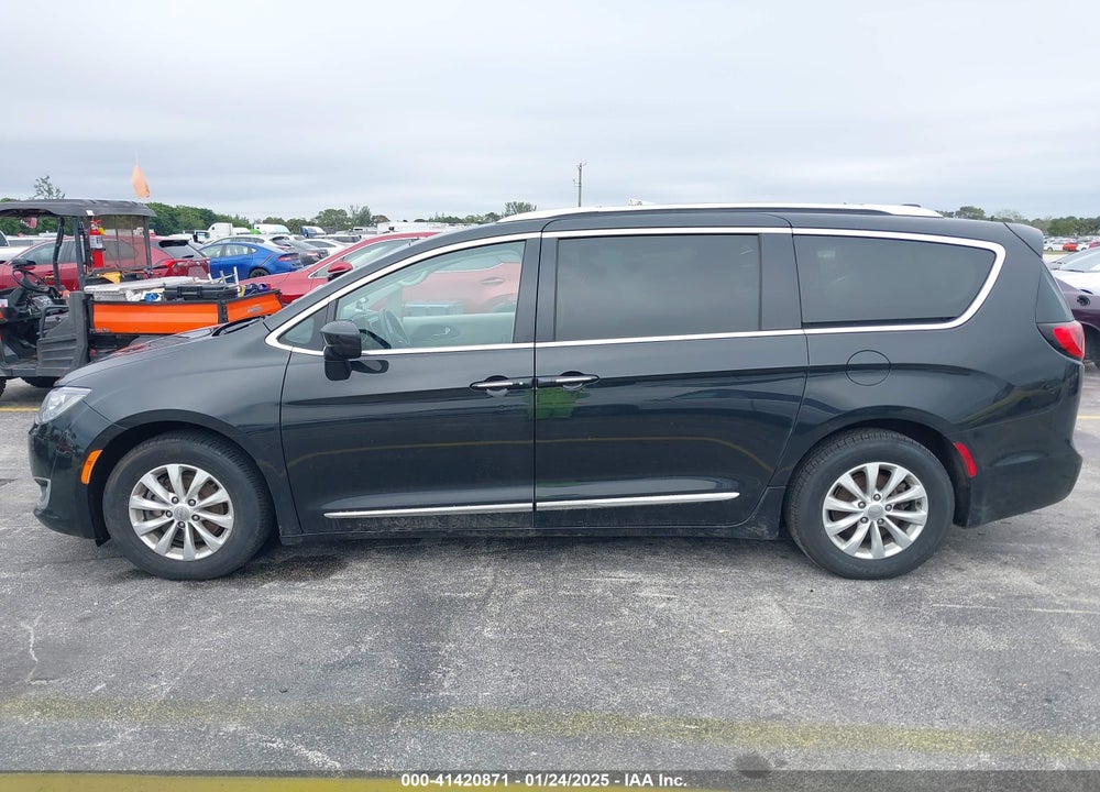 2019 CHRYSLER PACIFICA TOURING L VIN: 2C4RC1BG4KR559977