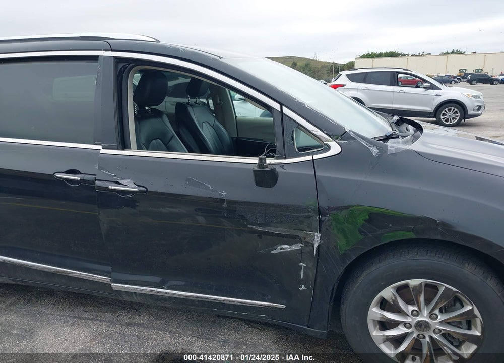 2019 CHRYSLER PACIFICA TOURING L VIN: 2C4RC1BG4KR559977