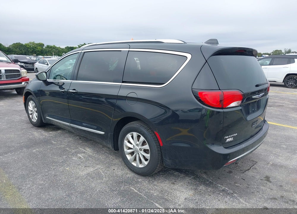 2019 CHRYSLER PACIFICA TOURING L VIN: 2C4RC1BG4KR559977