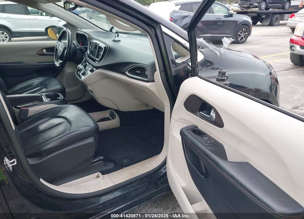 2019 CHRYSLER PACIFICA TOURING L VIN: 2C4RC1BG4KR559977