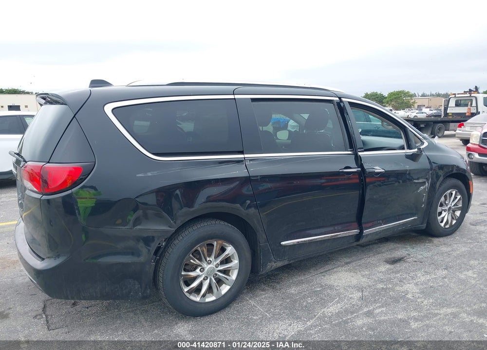 2019 CHRYSLER PACIFICA TOURING L VIN: 2C4RC1BG4KR559977
