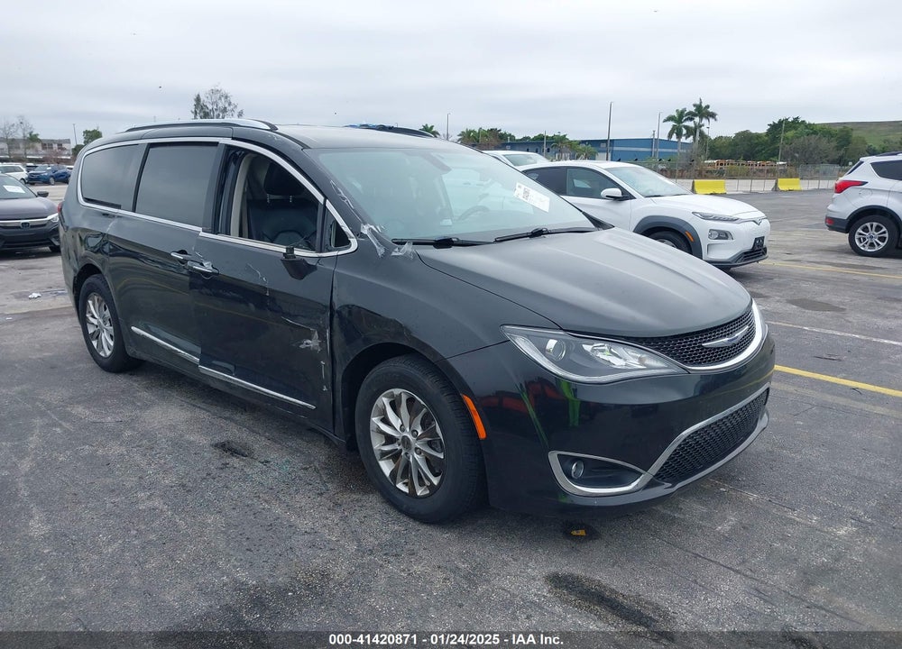 2019 CHRYSLER PACIFICA TOURING L VIN: 2C4RC1BG4KR559977