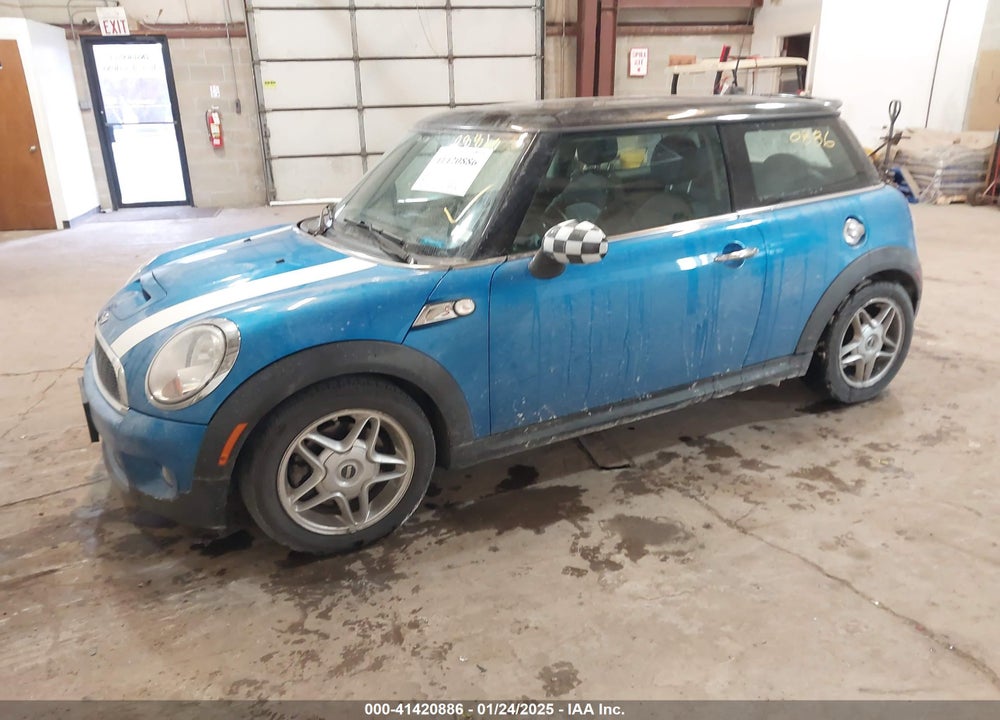 2009 MINI COOPER S VIN: WMWMF73509TW84251