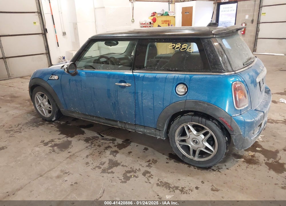 2009 MINI COOPER S VIN: WMWMF73509TW84251