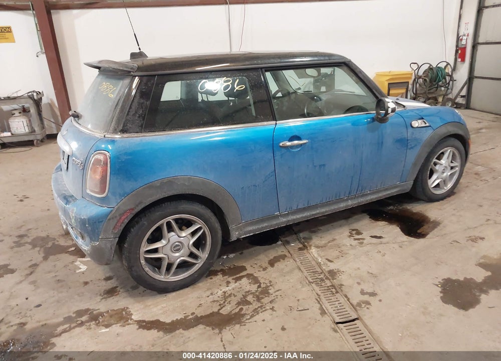 2009 MINI COOPER S VIN: WMWMF73509TW84251