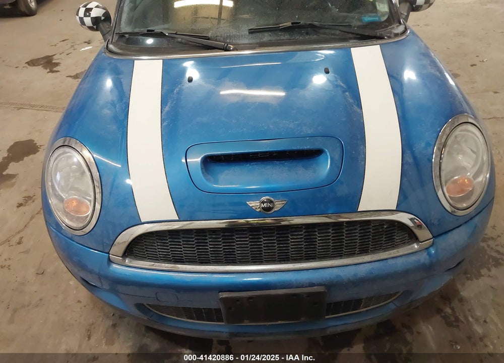 2009 MINI COOPER S VIN: WMWMF73509TW84251