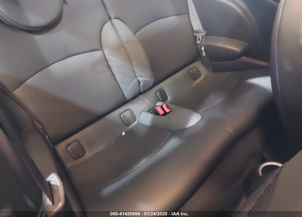 2009 MINI COOPER S VIN: WMWMF73509TW84251